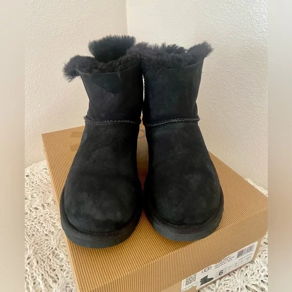 Black Short Ugg Boots - Picture 5 of 9
